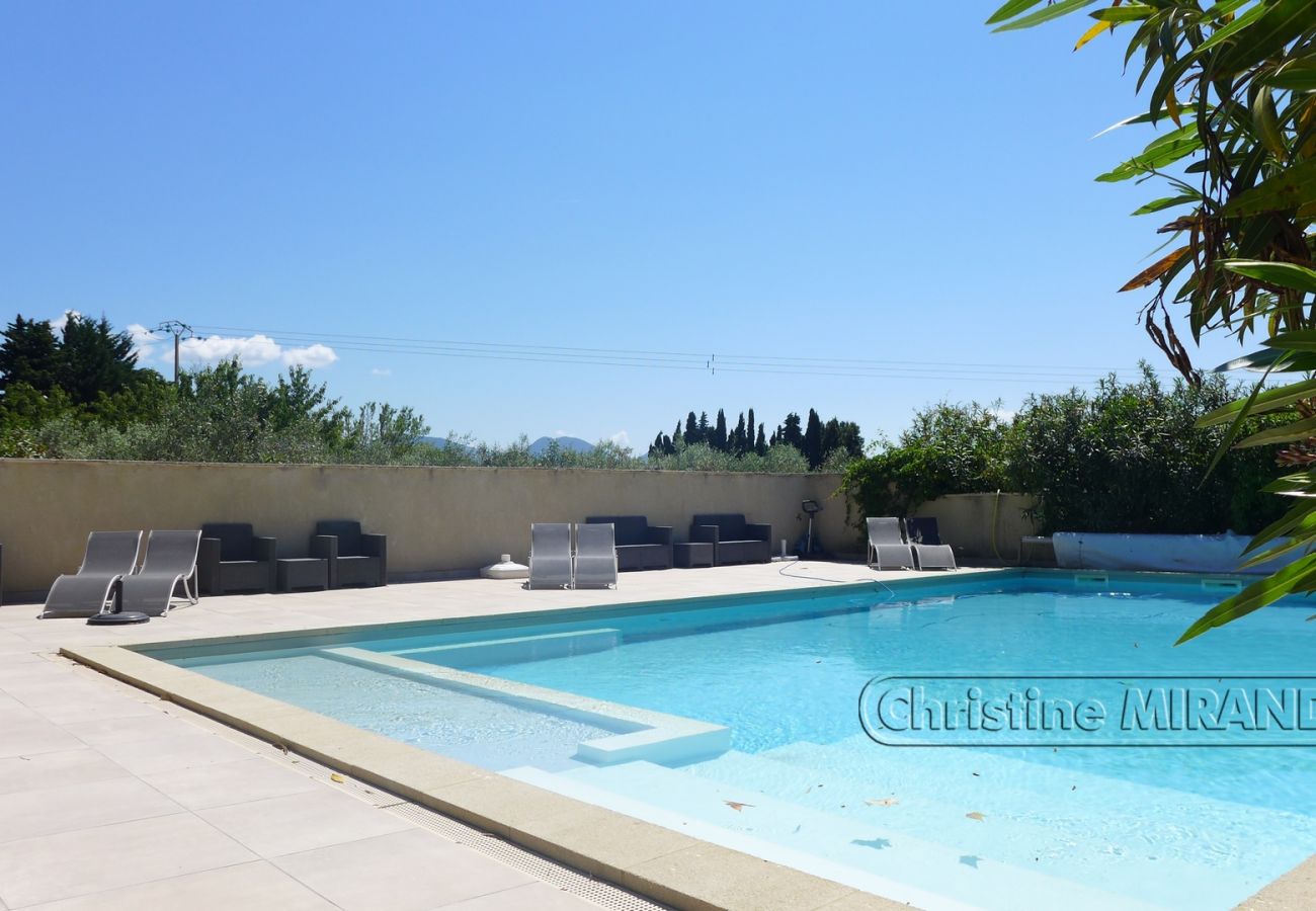 Landhaus in Valréas - La Chapelle, Ferienwohnung mit beheiztem Pool in der Provence