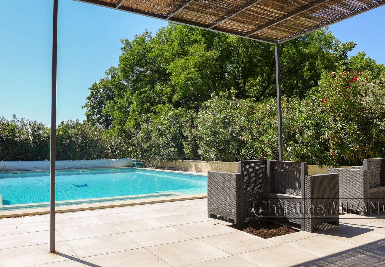 Landhaus in Valréas - La Chapelle, Ferienwohnung mit beheiztem Pool in der Provence