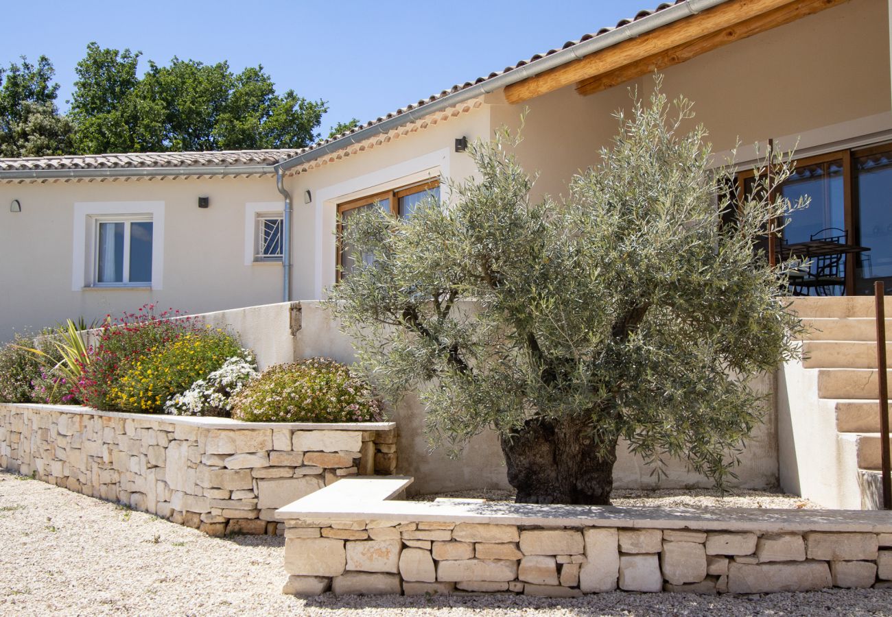 Villa in Colonzelle - La Villa de Sylvain, atemberaubender Blick auf den Ventoux, beheizter Pool