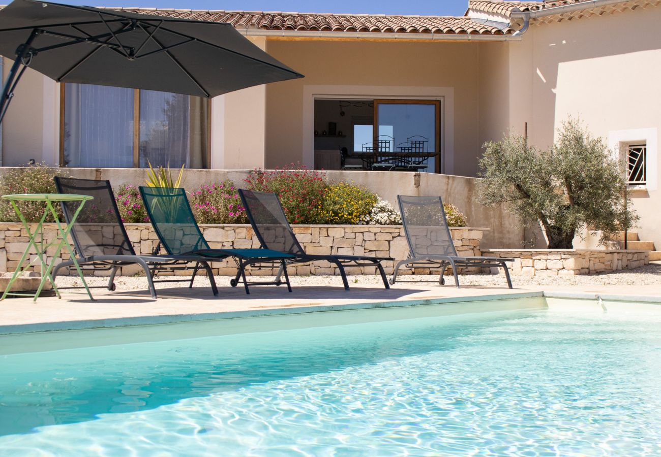 Villa in Colonzelle - La Villa de Sylvain, atemberaubender Blick auf den Ventoux, beheizter Pool