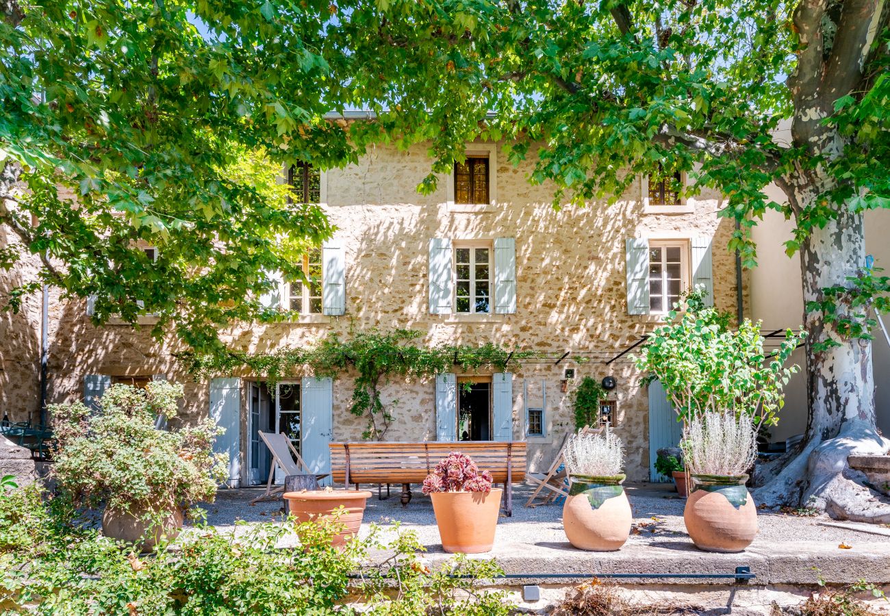 Huis in Sérignan-du-Comtat - La Maison du cours, vijver en privétuin in het dorp