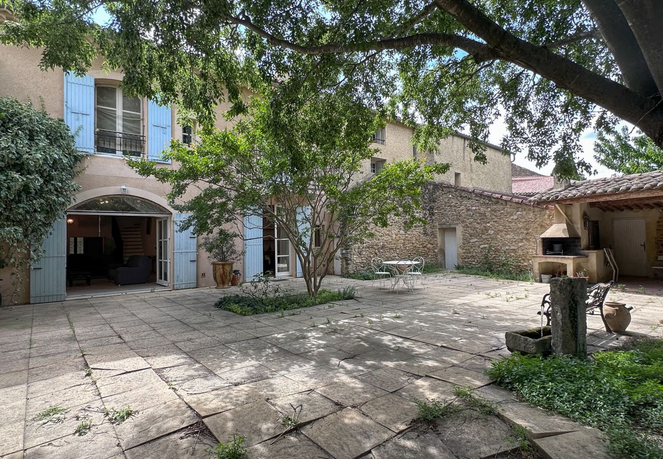 Huis in Sainte-Cécile-les-Vignes - La Maison des Arcades, met privé zwembad en tuin