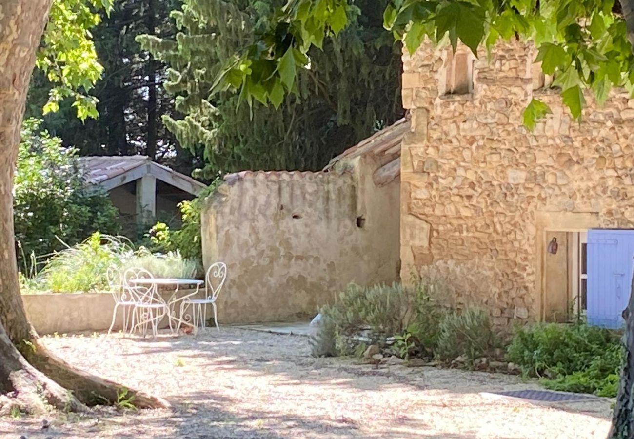 Cottage in Valréas - La Chapelle, gîte met verwarmd zwembad in de Provence