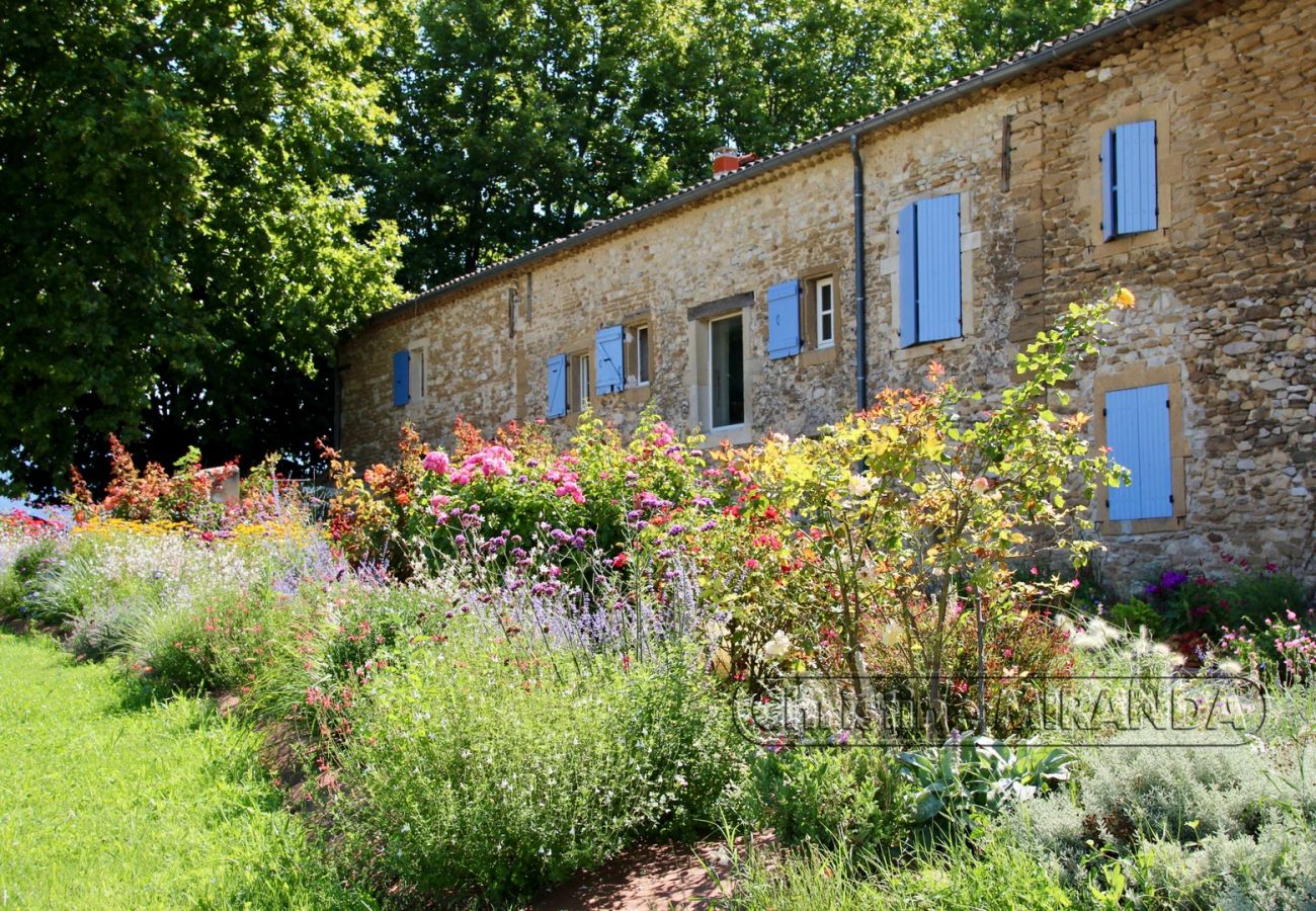 Cottage in Valréas - Gîte Les Lavandes, Mas des Platanes, met verwarmd zwembad