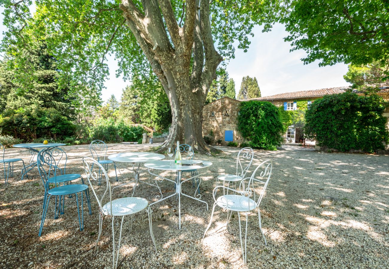 Cottage in Valréas - Gîte Les Lavandes, Mas des Platanes, met verwarmd zwembad