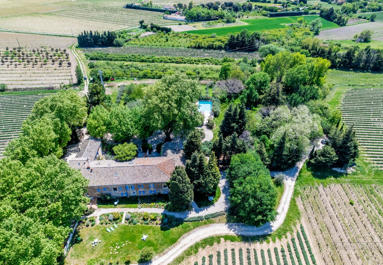 Cottage in Valréas - Gîte Les Lavandes, Mas des Platanes, met verwarmd zwembad