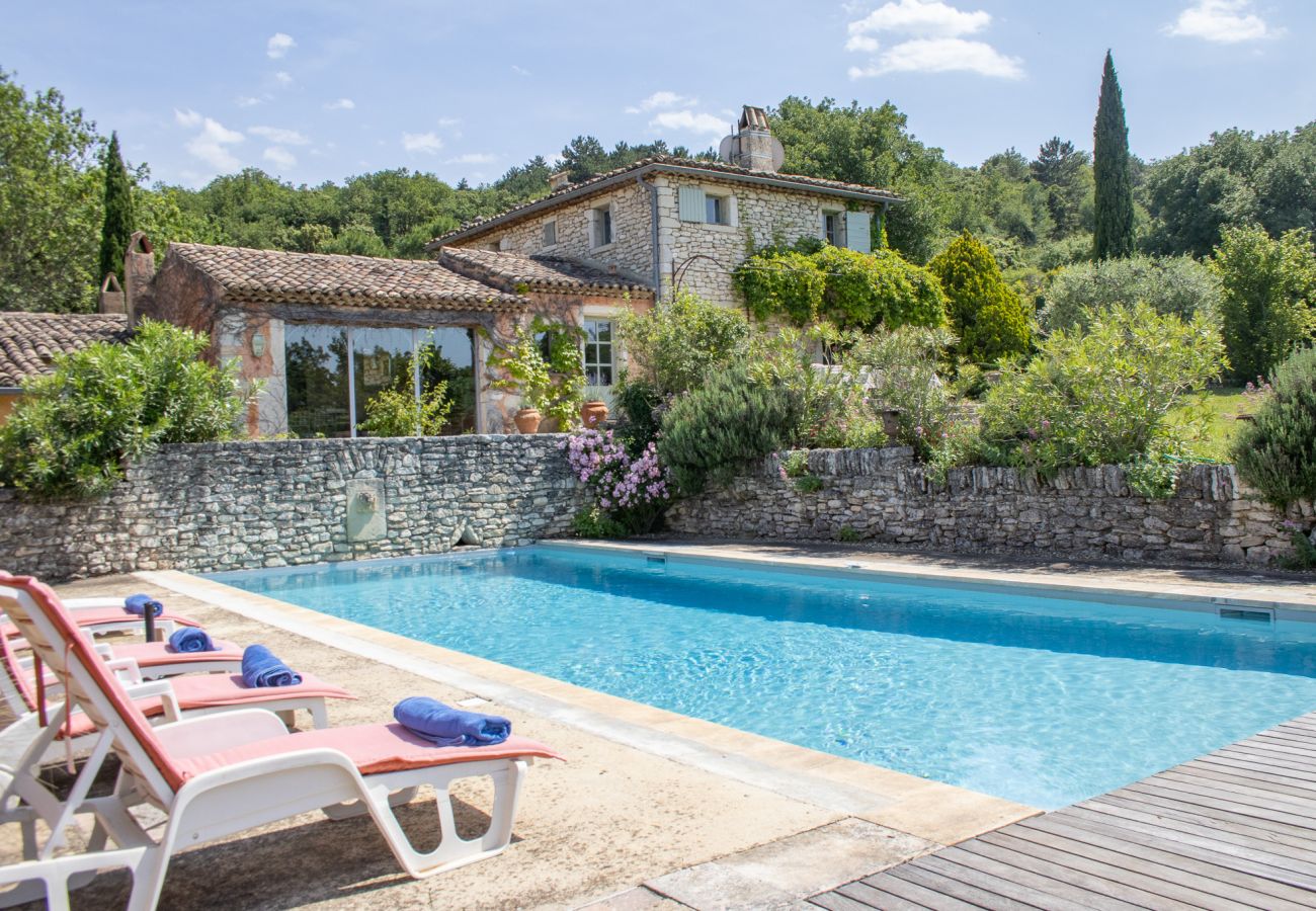 Huis in Chantemerle-lès-Grignan - L'Amandière, Karakteristiek huis te huur in Drôme Provençale, privé zwembad