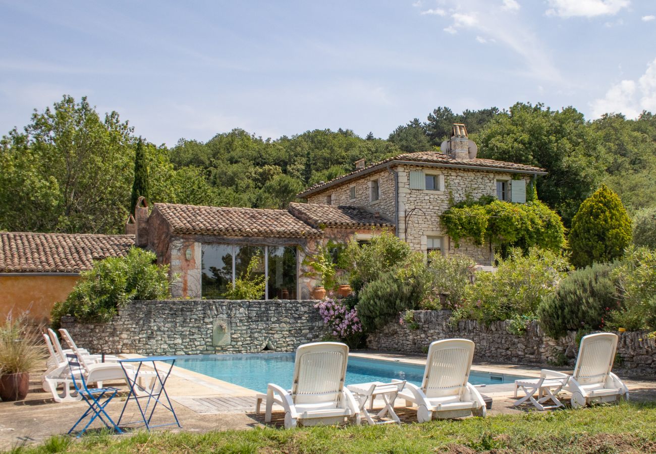 Huis in Chantemerle-lès-Grignan - L'Amandière, Karakteristiek huis te huur in Drôme Provençale, privé zwembad