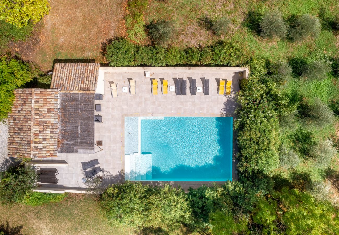 Cottage in Valréas - Gîte Les Lavandes, Mas des Platanes, with heated pool